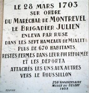 Plaque rappelant la déportation en 1703 des habitants de Mialet (30),