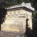 Tombe plus élaborée