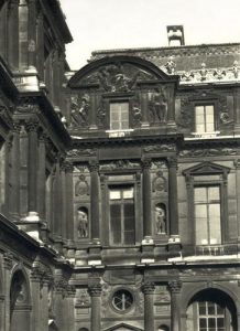 Paris, Cour carrée du Louvre, sculptures de Jean Goujon (c.1510-1567)