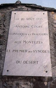 Plaque apposée à la maison du hameau des Montèzes, près de Monoblet (Gard)