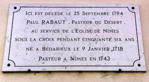 Plaque rappelant le souvenir du pasteur du Désert Paul Rabaut (1718-1794) à Nîmes (Gard).