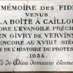 Plaque commémorant les assemblées du Désert à la Boite à Cailloux, Hargicourt (Aisne).