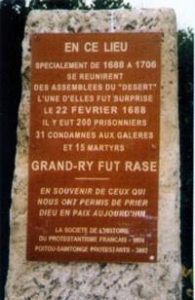 Plaque commémorant l'assemblée du Désert au Grand-Ry (Deux-Sèvres) surprise par les dragons en 1688.