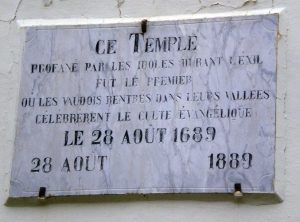 Inscription sur l'ancien temple de Prali Val Germanisca, transformé en musée